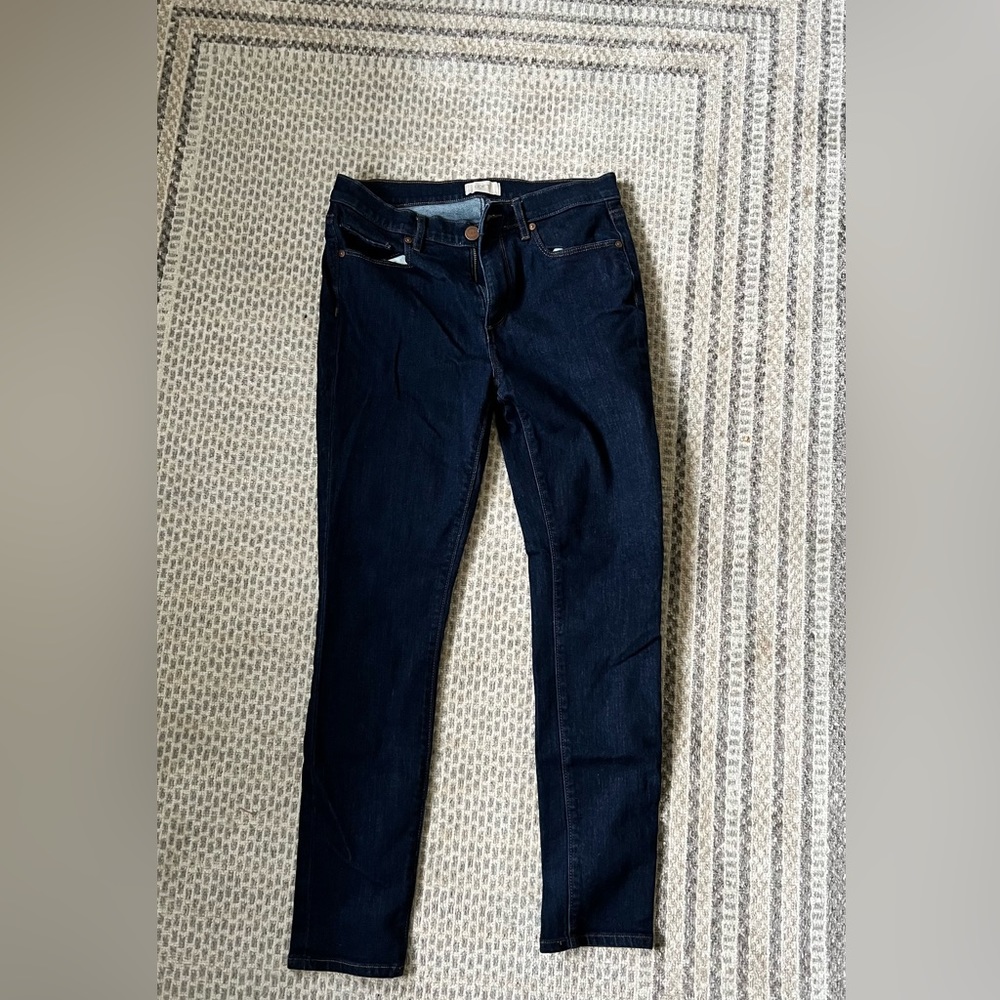 Dark wash skinny jeans. Worn only once. In perfect condition.